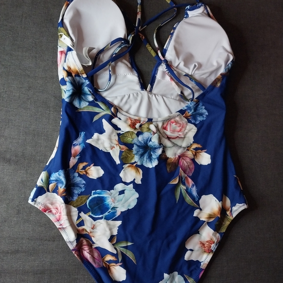 CUPSHE BATHING SUIT - Picture 2 of 7